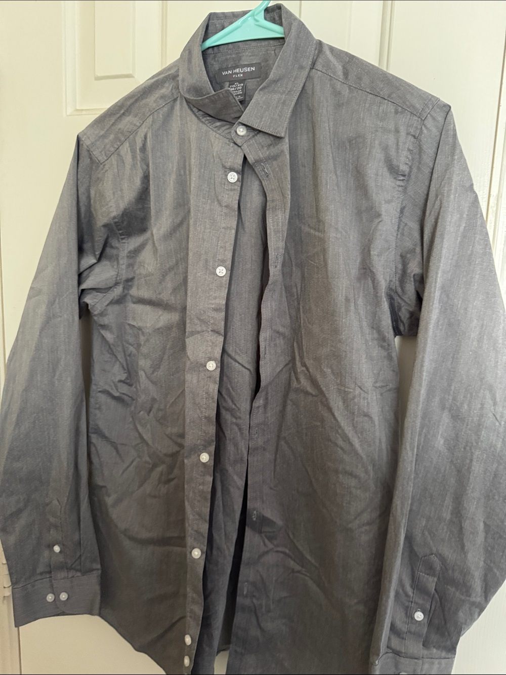 Van Heusen boy’s size 18/20 Charcoal Gray Long-Sleeve Dress Shirt